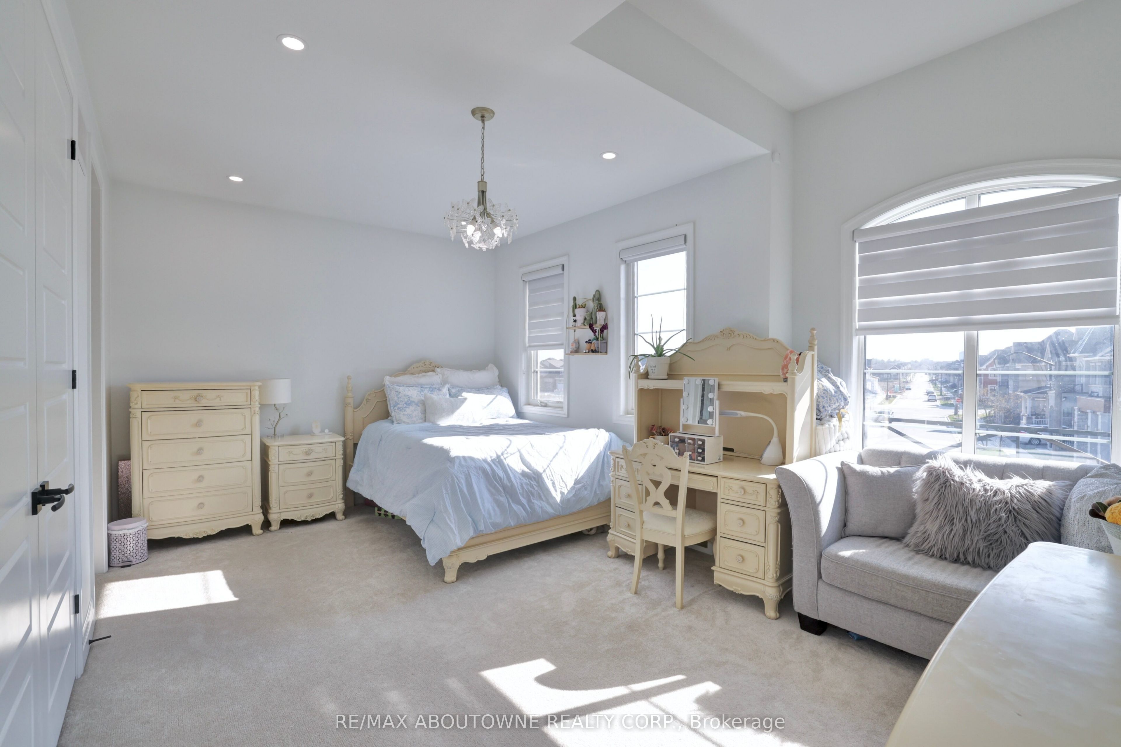 1416 Ford Strathy Crescent, Oakville ‣ W14114612 1416 Ford Strathy Crescent, Oakville ‣ W14114612