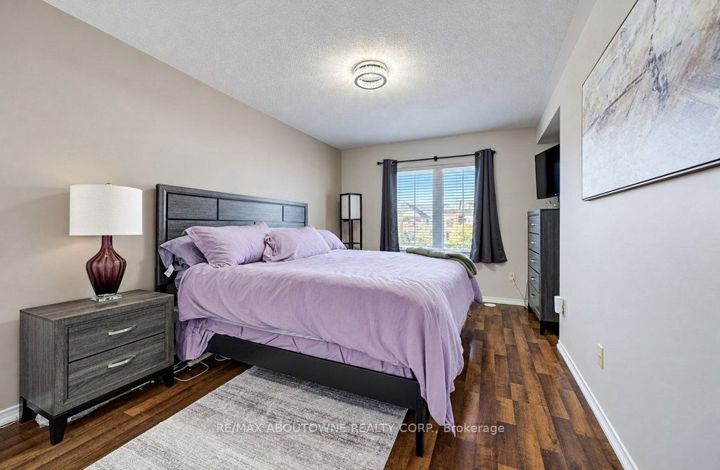 15 – 2480 Post Road, Oakville ‣ W14116292 15 – 2480 Post Road, Oakville ‣ W14116292