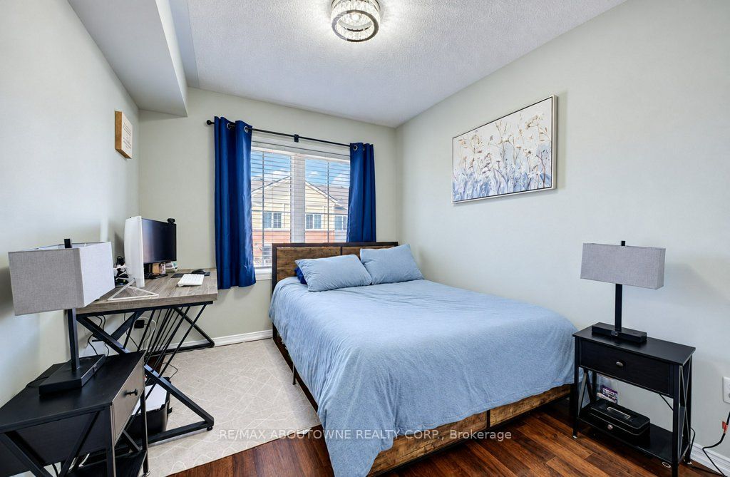 15 – 2480 Post Road, Oakville ‣ W14116292 15 – 2480 Post Road, Oakville ‣ W14116292