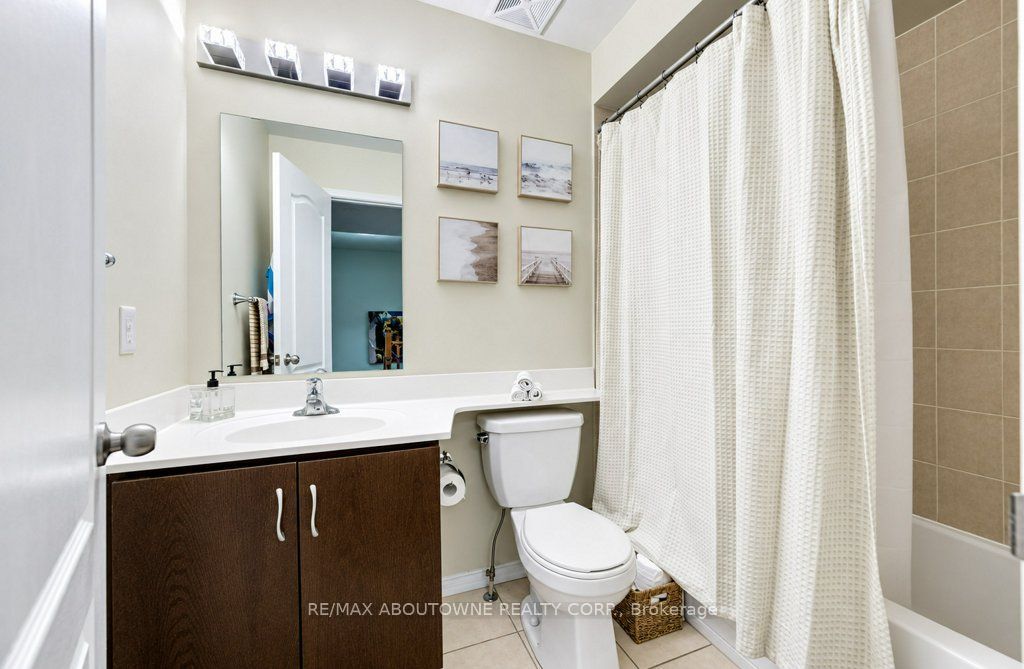 15 – 2480 Post Road, Oakville ‣ W14116292 15 – 2480 Post Road, Oakville ‣ W14116292