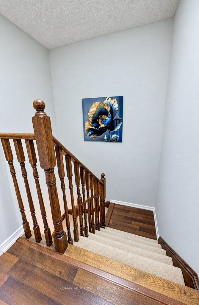 15 – 2480 Post Road, Oakville ‣ W14116292 15 – 2480 Post Road, Oakville ‣ W14116292