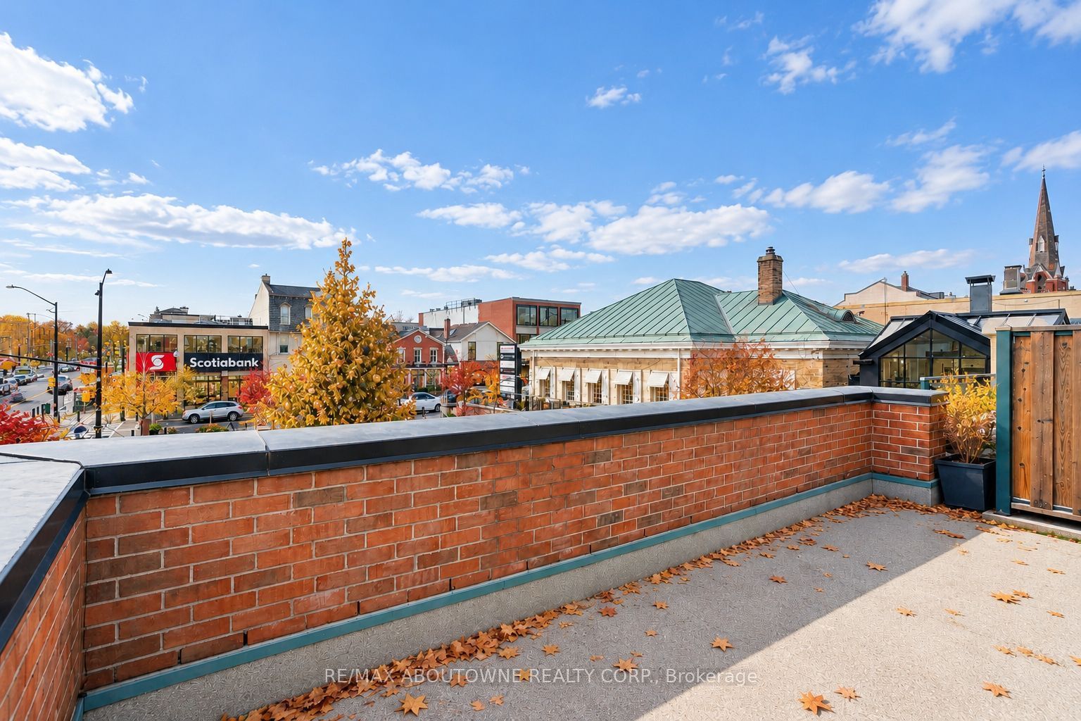 15 – 221 Robinson Street, Oakville ‣ W14117776 15 – 221 Robinson Street, Oakville ‣ W14117776