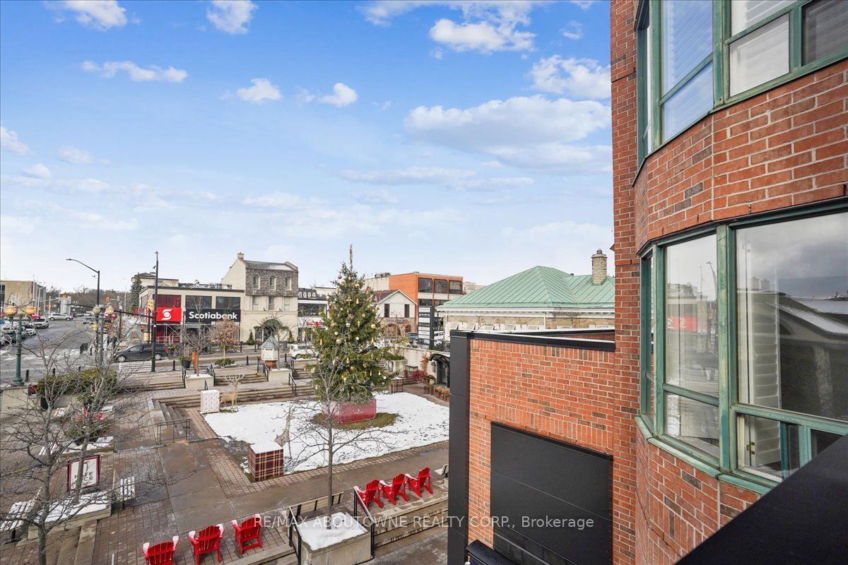15 – 221 Robinson Street, Oakville ‣ W14117776 15 – 221 Robinson Street, Oakville ‣ W14117776