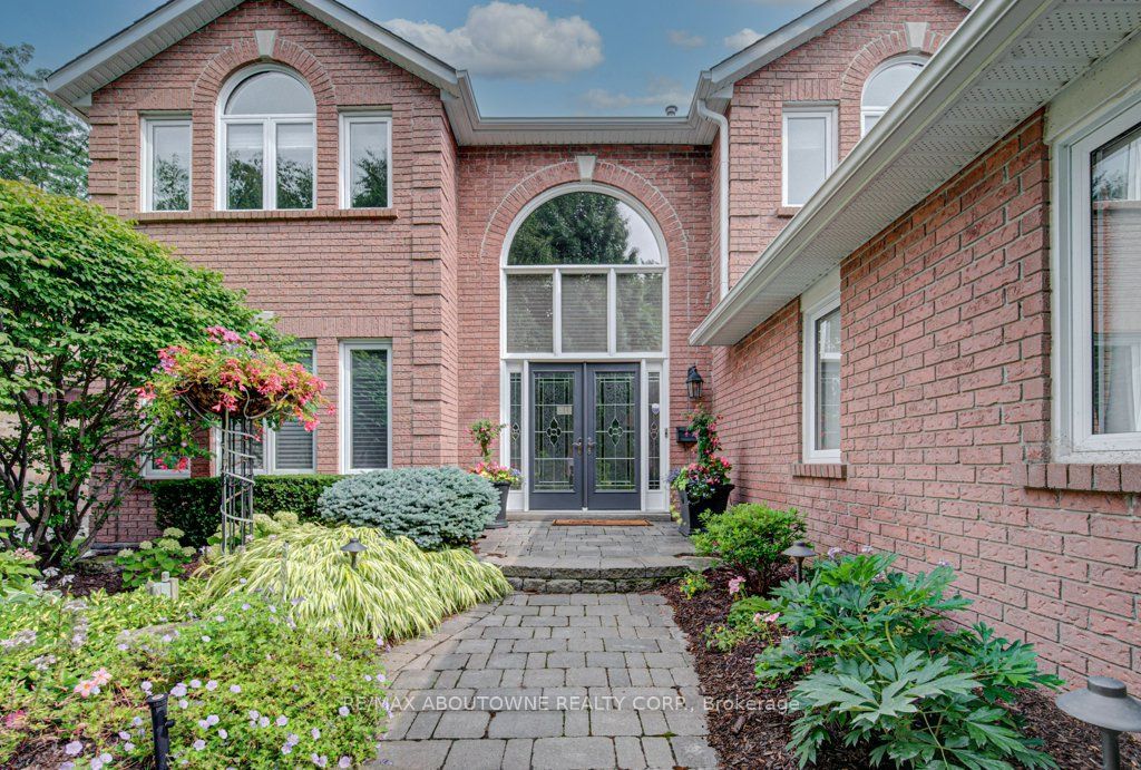 2220 Dunvegan Avenue, Oakville ‣ W14118320 2220 Dunvegan Avenue, Oakville ‣ W14118320