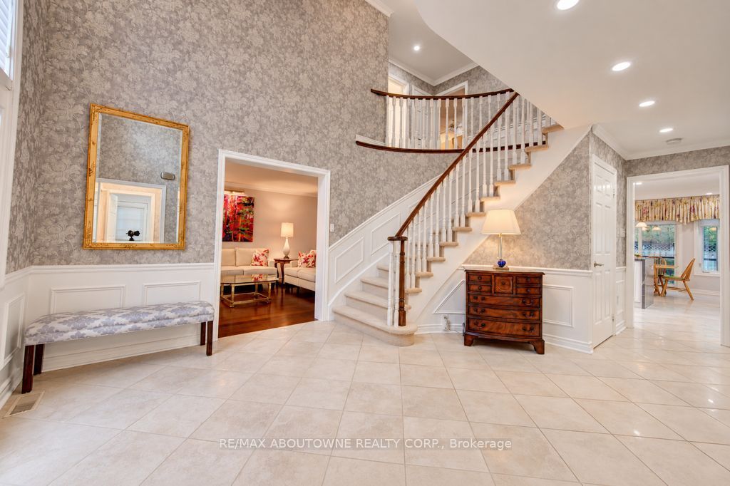 2220 Dunvegan Avenue, Oakville ‣ W14118320 2220 Dunvegan Avenue, Oakville ‣ W14118320