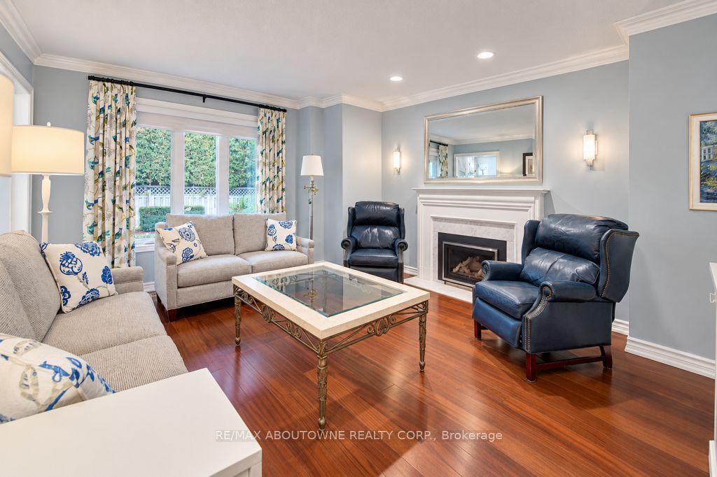 2220 Dunvegan Avenue, Oakville ‣ W14118320 2220 Dunvegan Avenue, Oakville ‣ W14118320