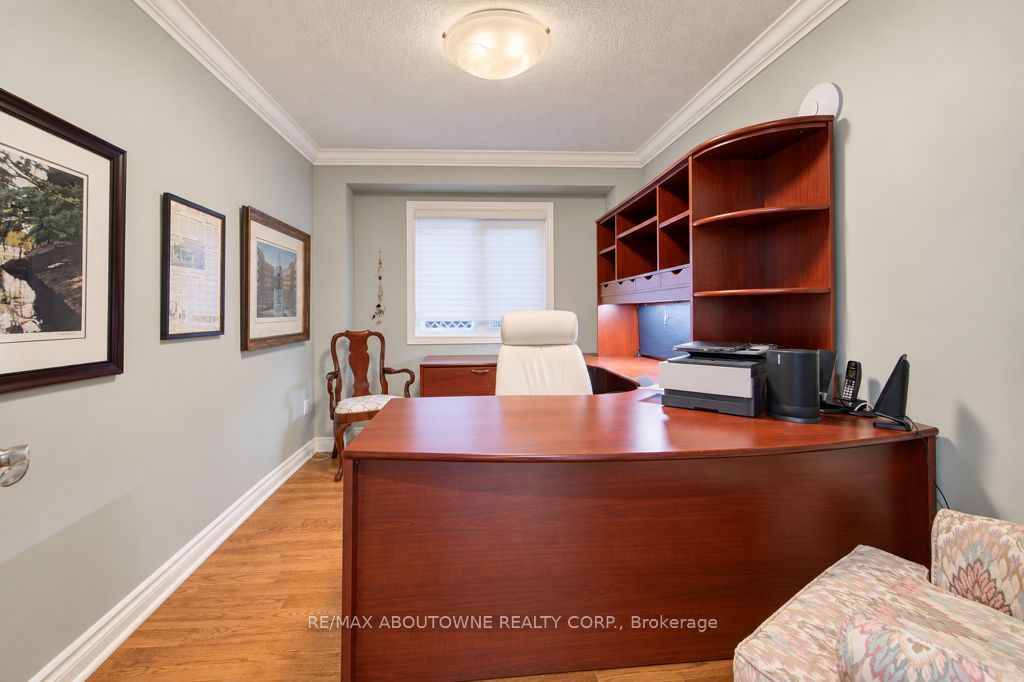 2220 Dunvegan Avenue, Oakville ‣ W14118320 2220 Dunvegan Avenue, Oakville ‣ W14118320