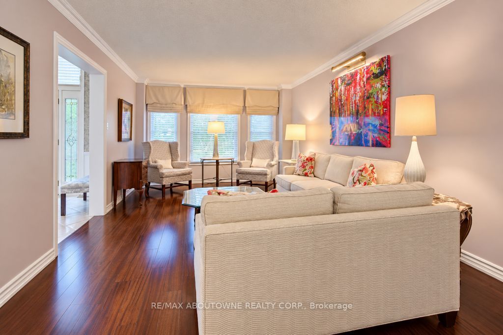 2220 Dunvegan Avenue, Oakville ‣ W14118320 2220 Dunvegan Avenue, Oakville ‣ W14118320