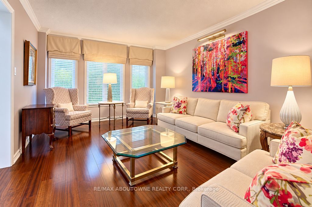 2220 Dunvegan Avenue, Oakville ‣ W14118320 2220 Dunvegan Avenue, Oakville ‣ W14118320