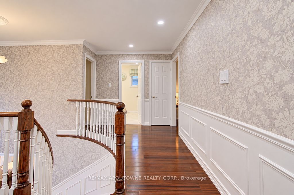 2220 Dunvegan Avenue, Oakville ‣ W14118320 2220 Dunvegan Avenue, Oakville ‣ W14118320