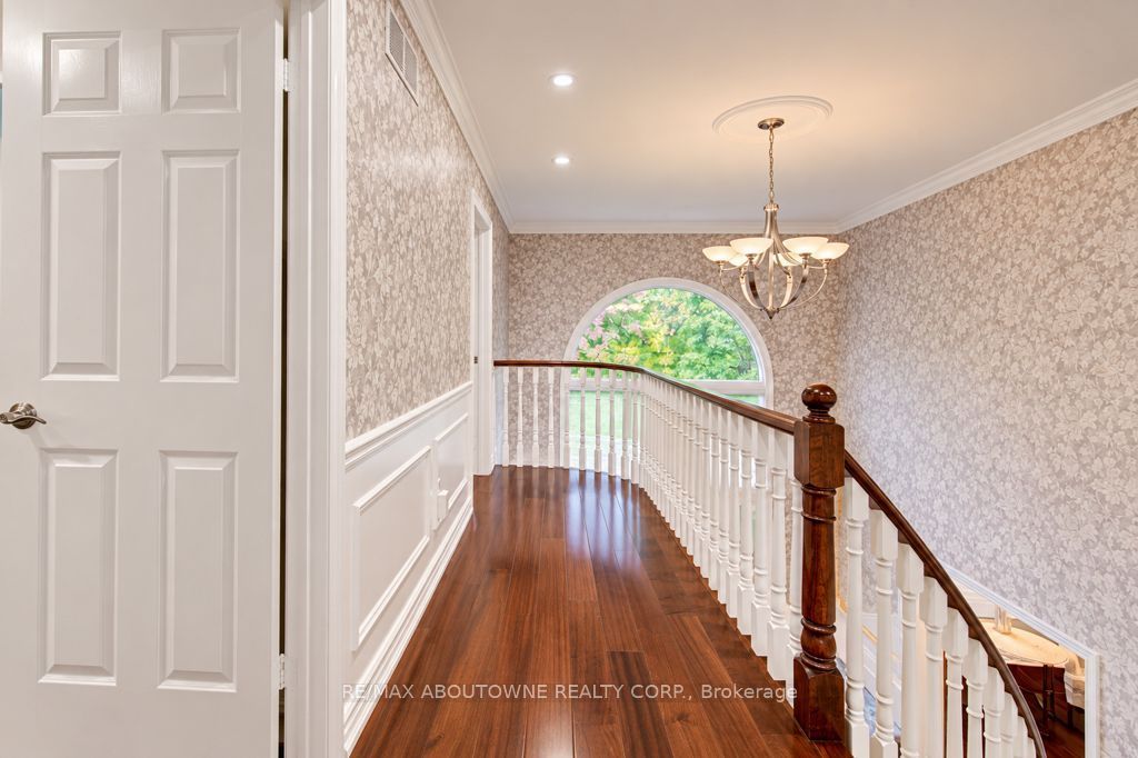 2220 Dunvegan Avenue, Oakville ‣ W14118320 2220 Dunvegan Avenue, Oakville ‣ W14118320