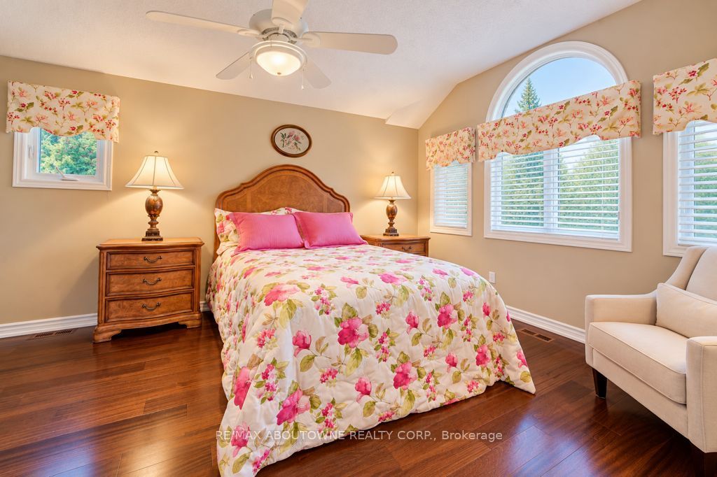2220 Dunvegan Avenue, Oakville ‣ W14118320 2220 Dunvegan Avenue, Oakville ‣ W14118320