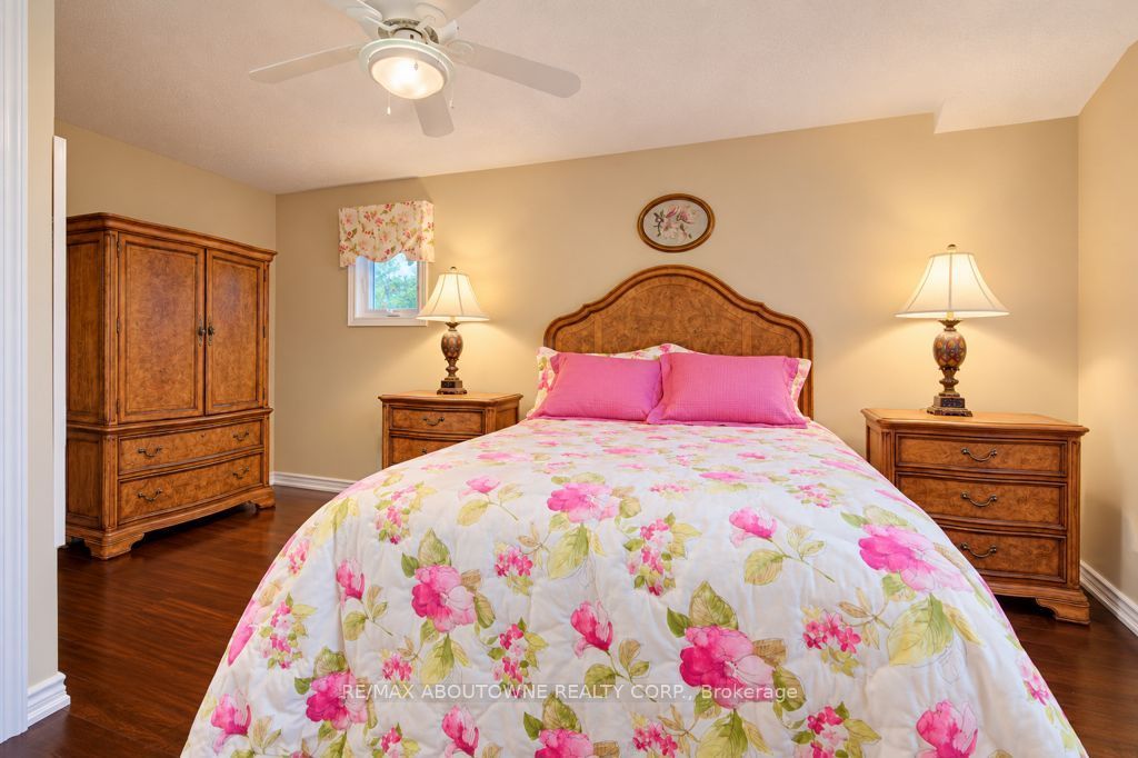 2220 Dunvegan Avenue, Oakville ‣ W14118320 2220 Dunvegan Avenue, Oakville ‣ W14118320