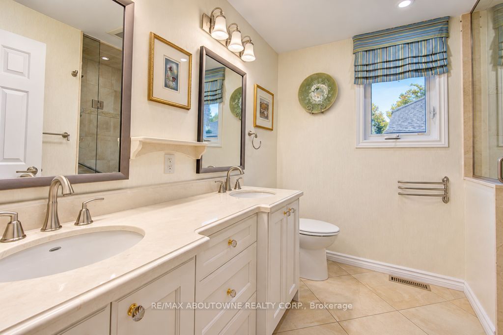 2220 Dunvegan Avenue, Oakville ‣ W14118320 2220 Dunvegan Avenue, Oakville ‣ W14118320