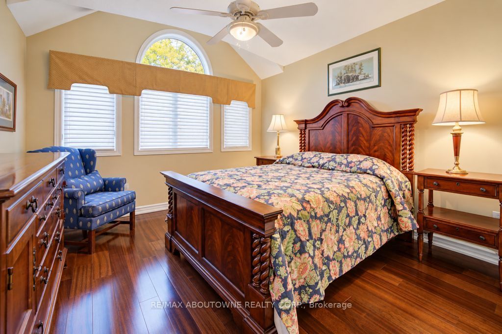 2220 Dunvegan Avenue, Oakville ‣ W14118320 2220 Dunvegan Avenue, Oakville ‣ W14118320