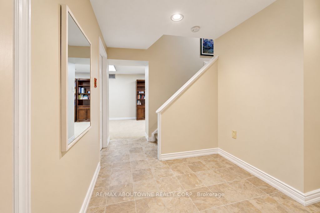 2220 Dunvegan Avenue, Oakville ‣ W14118320 2220 Dunvegan Avenue, Oakville ‣ W14118320