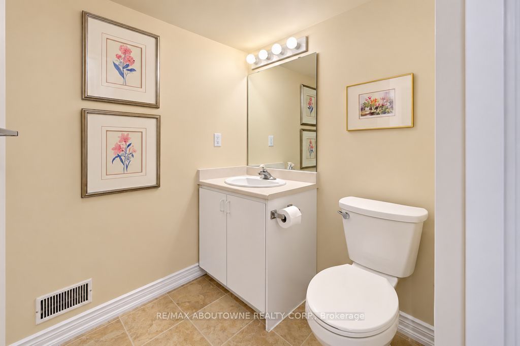 2220 Dunvegan Avenue, Oakville ‣ W14118320 2220 Dunvegan Avenue, Oakville ‣ W14118320