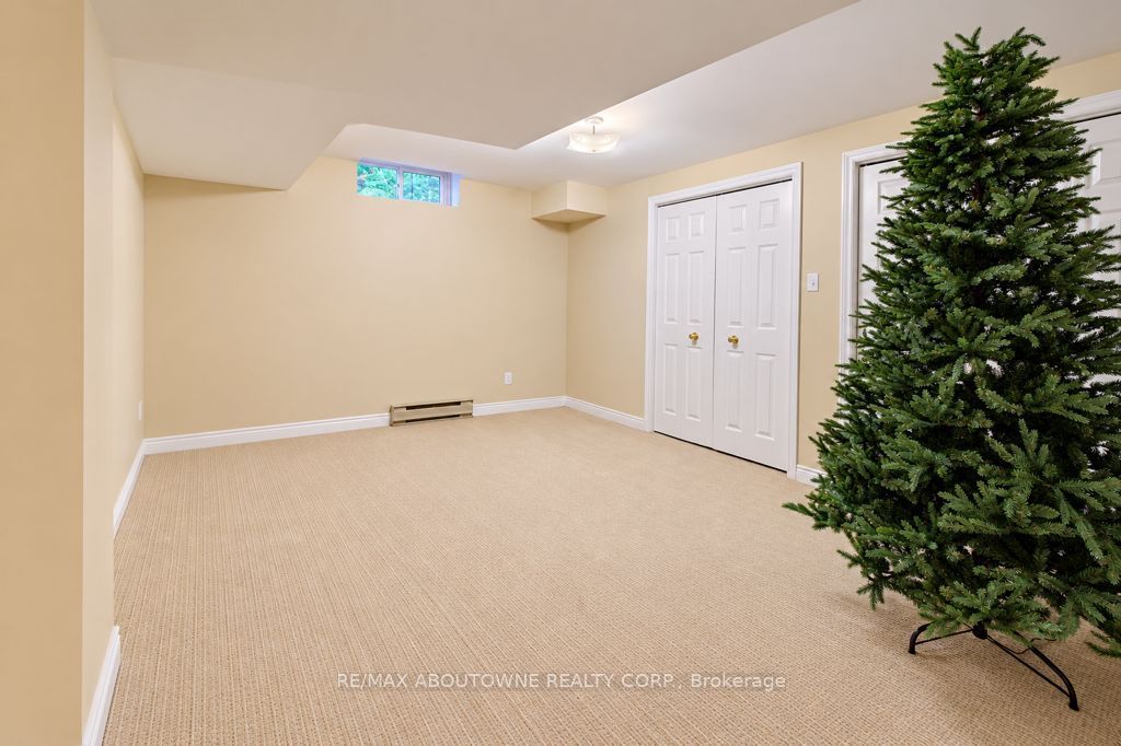 2220 Dunvegan Avenue, Oakville ‣ W14118320 2220 Dunvegan Avenue, Oakville ‣ W14118320