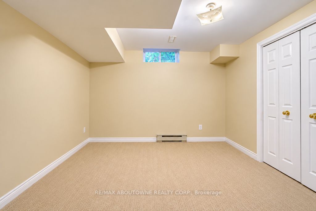 2220 Dunvegan Avenue, Oakville ‣ W14118320 2220 Dunvegan Avenue, Oakville ‣ W14118320