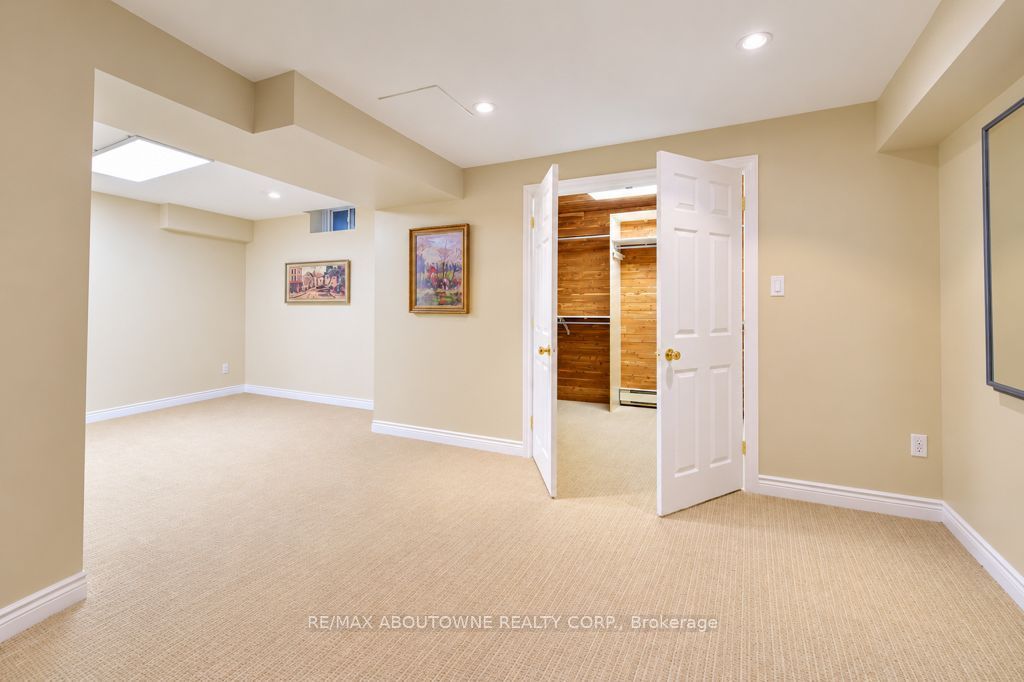 2220 Dunvegan Avenue, Oakville ‣ W14118320 2220 Dunvegan Avenue, Oakville ‣ W14118320