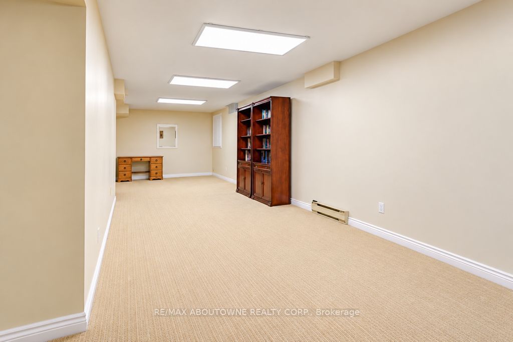 2220 Dunvegan Avenue, Oakville ‣ W14118320 2220 Dunvegan Avenue, Oakville ‣ W14118320