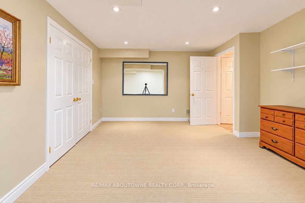 2220 Dunvegan Avenue, Oakville ‣ W14118320 2220 Dunvegan Avenue, Oakville ‣ W14118320