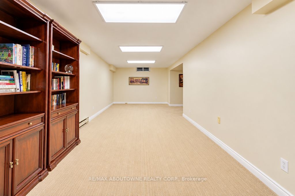 2220 Dunvegan Avenue, Oakville ‣ W14118320 2220 Dunvegan Avenue, Oakville ‣ W14118320