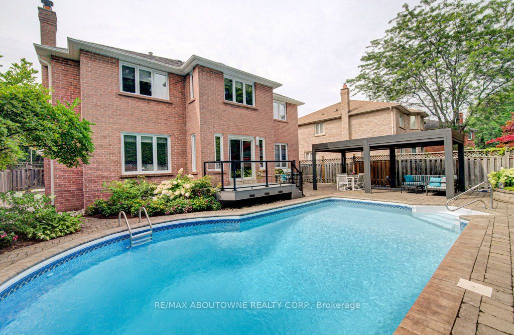 2220 Dunvegan Avenue, Oakville ‣ W14118320 2220 Dunvegan Avenue, Oakville ‣ W14118320
