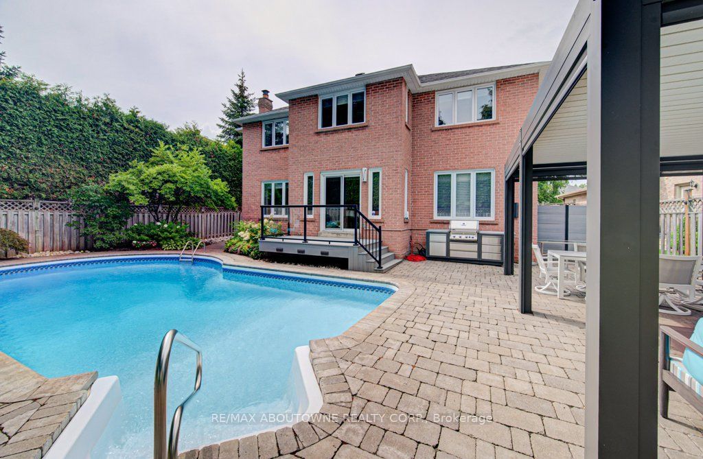 2220 Dunvegan Avenue, Oakville ‣ W14118320 2220 Dunvegan Avenue, Oakville ‣ W14118320