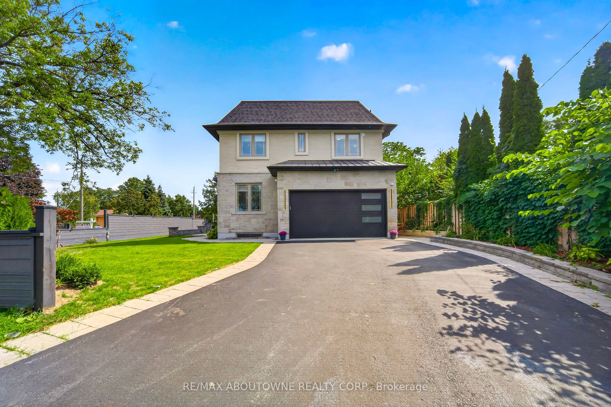 408 Seabourne Drive, Oakville ‣ W14122148 408 Seabourne Drive, Oakville ‣ W14122148