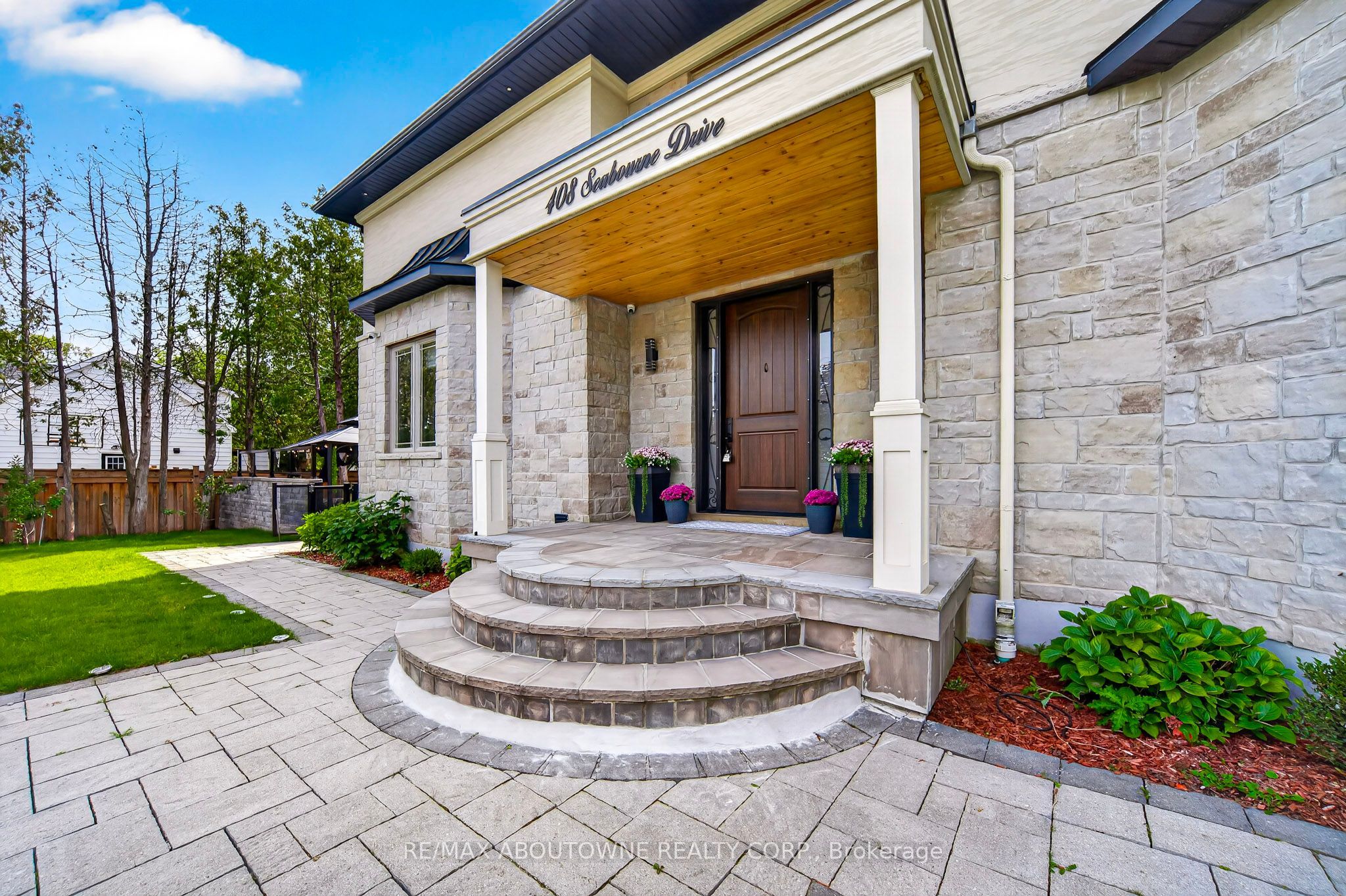 408 Seabourne Drive, Oakville ‣ W14122148 408 Seabourne Drive, Oakville ‣ W14122148