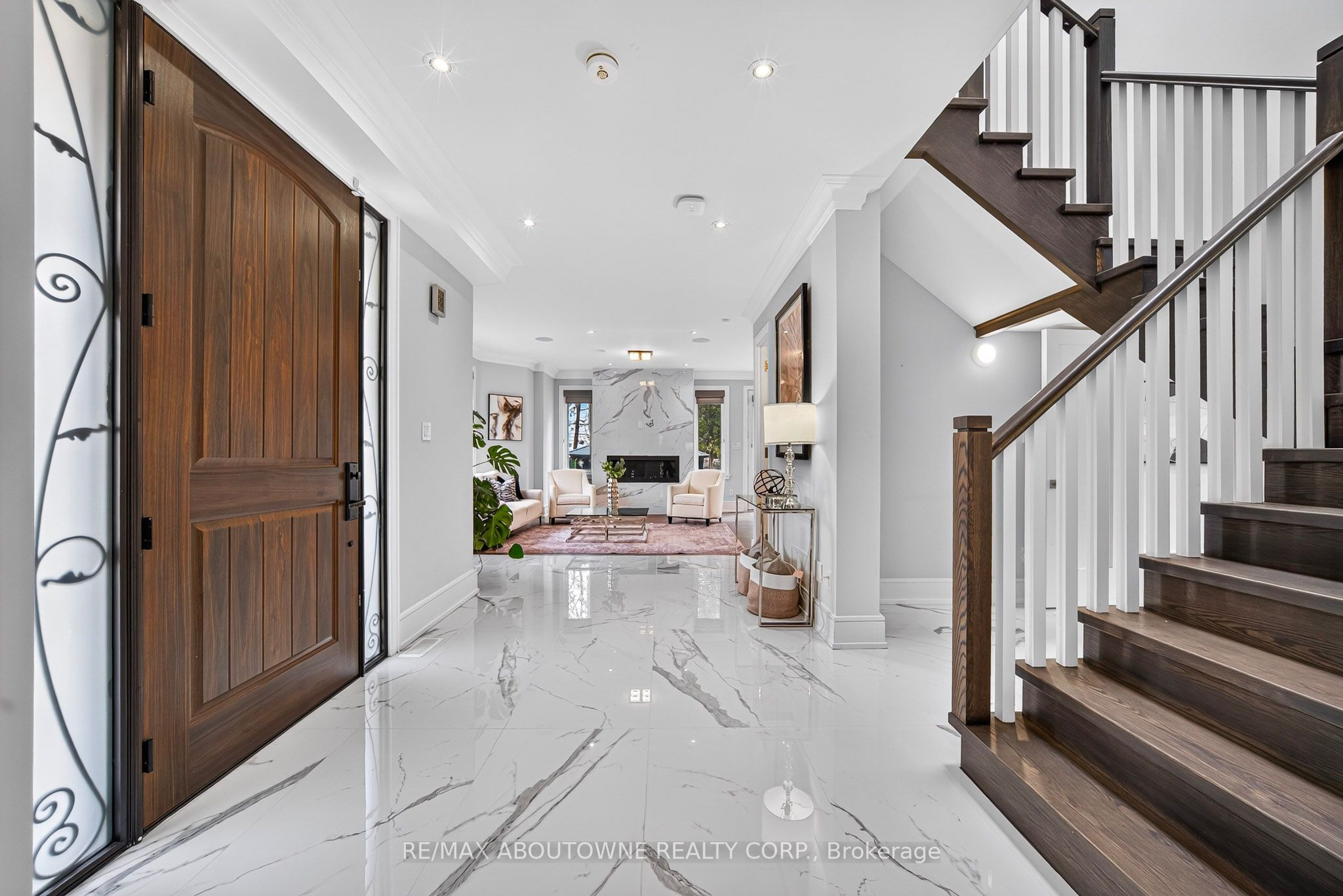 408 Seabourne Drive, Oakville ‣ W14122148 408 Seabourne Drive, Oakville ‣ W14122148