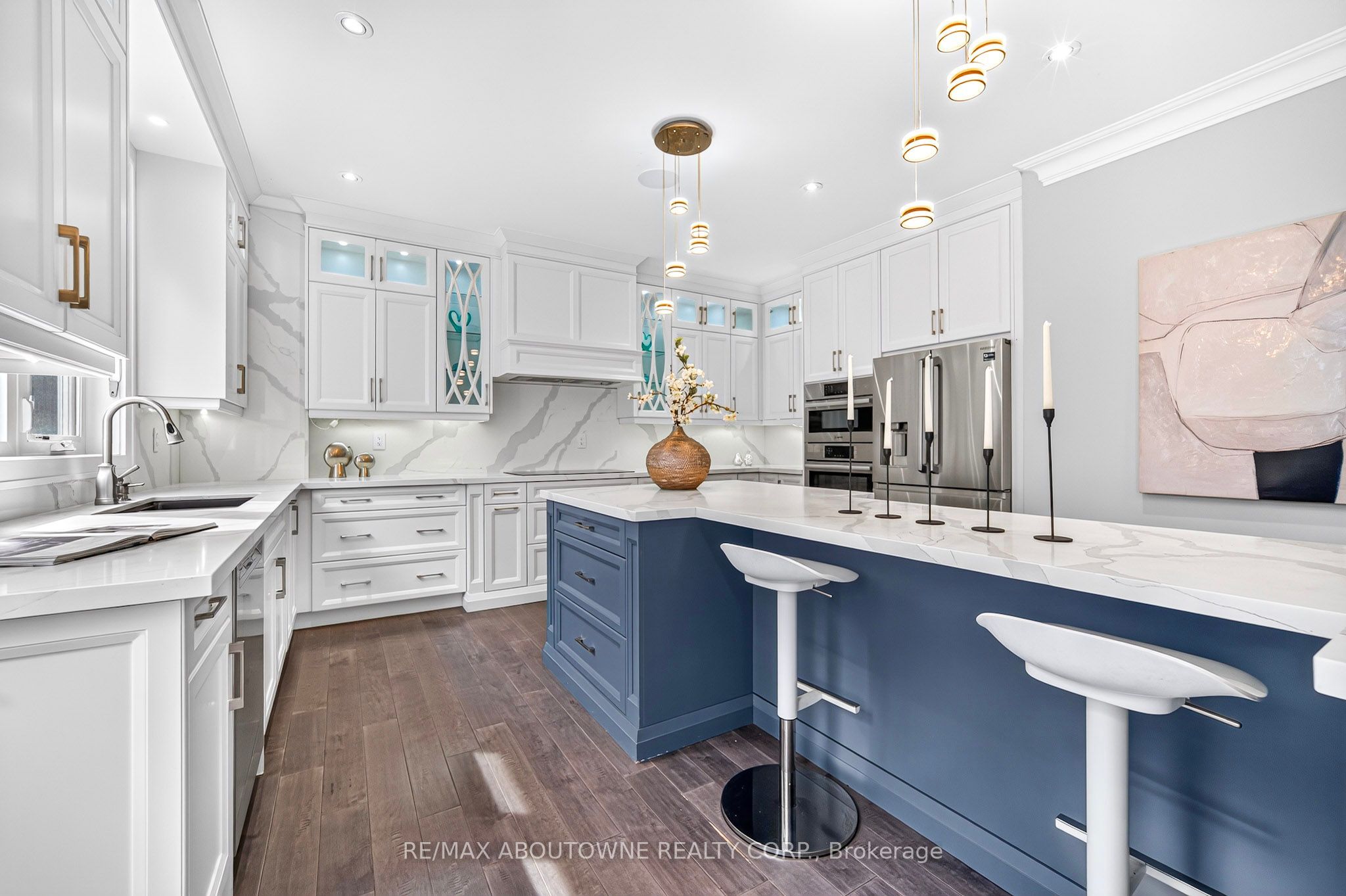 408 Seabourne Drive, Oakville ‣ W14122148 408 Seabourne Drive, Oakville ‣ W14122148