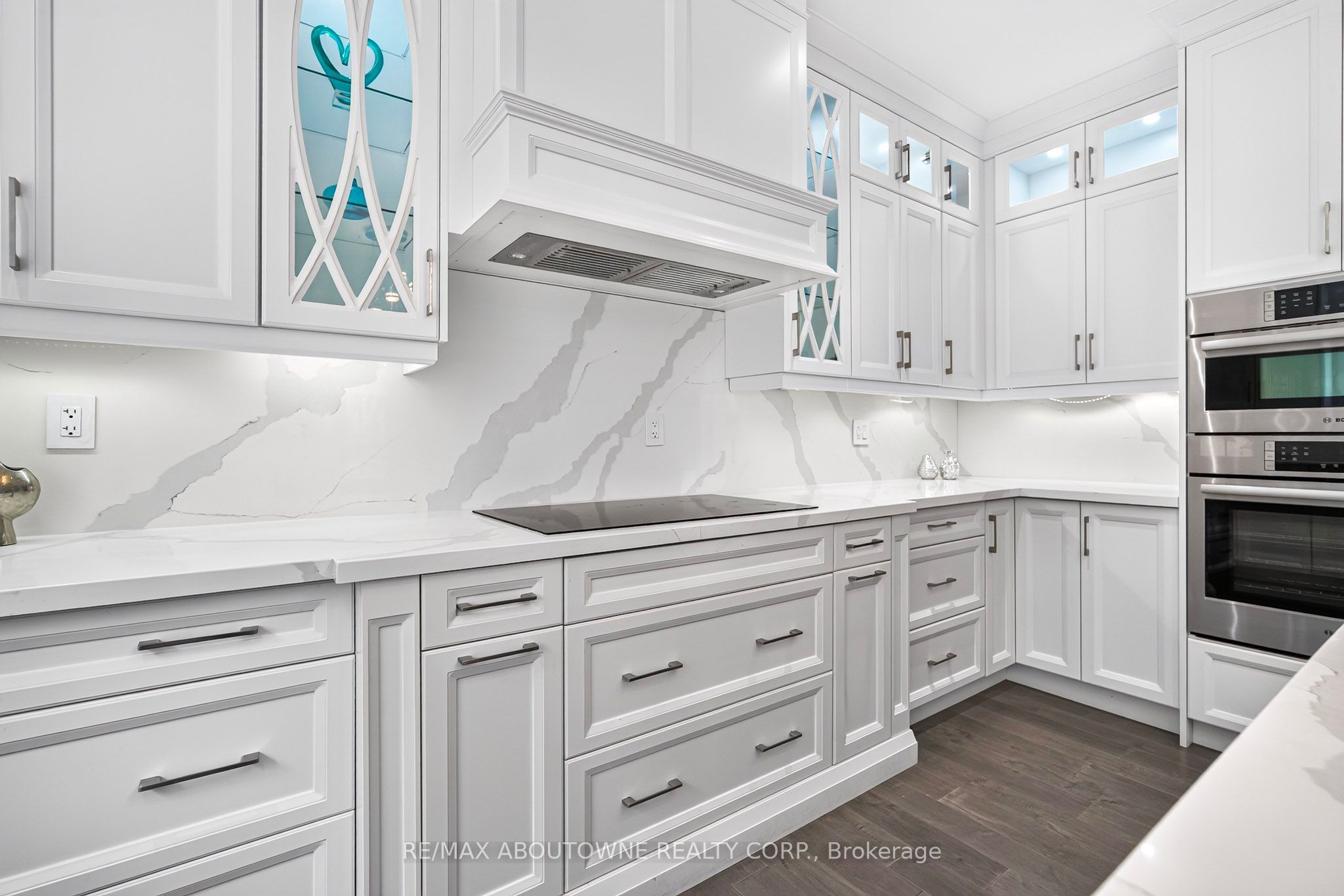 408 Seabourne Drive, Oakville ‣ W14122148 408 Seabourne Drive, Oakville ‣ W14122148