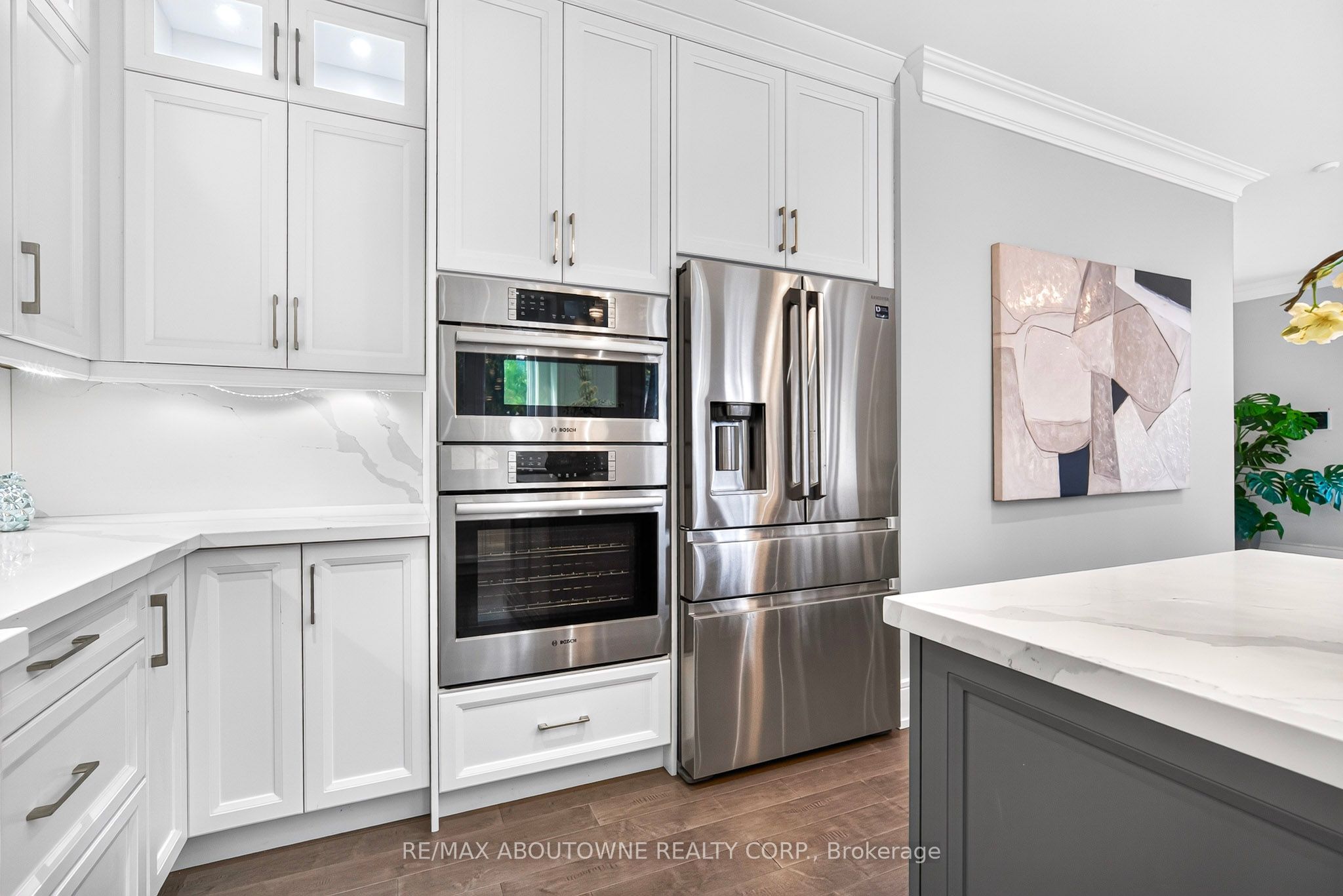 408 Seabourne Drive, Oakville ‣ W14122148 408 Seabourne Drive, Oakville ‣ W14122148