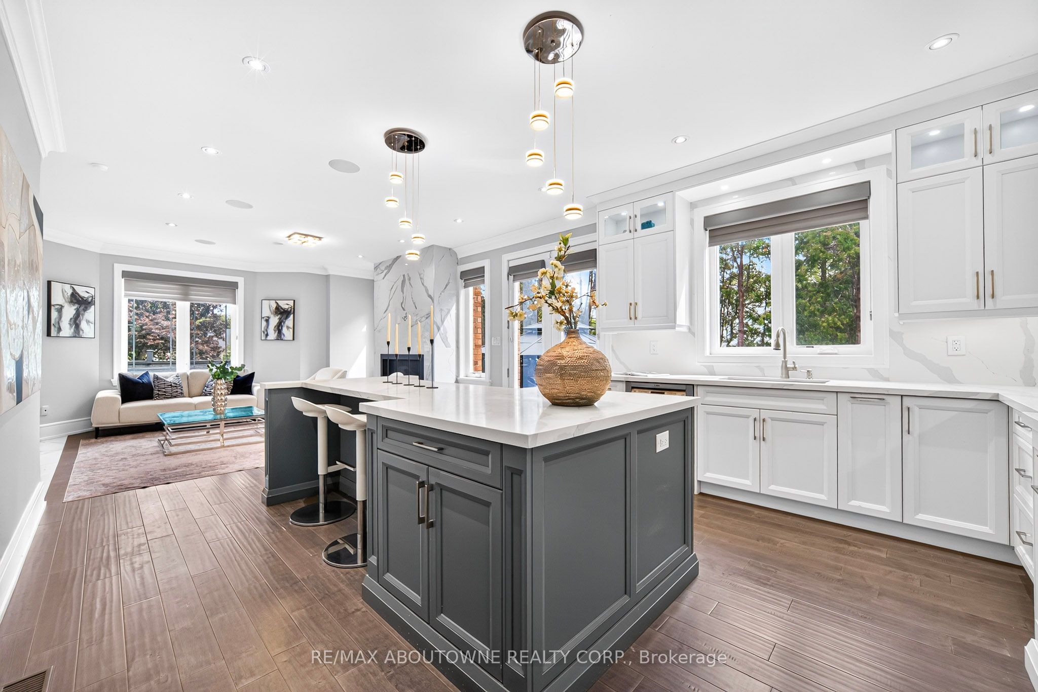 408 Seabourne Drive, Oakville ‣ W14122148 408 Seabourne Drive, Oakville ‣ W14122148