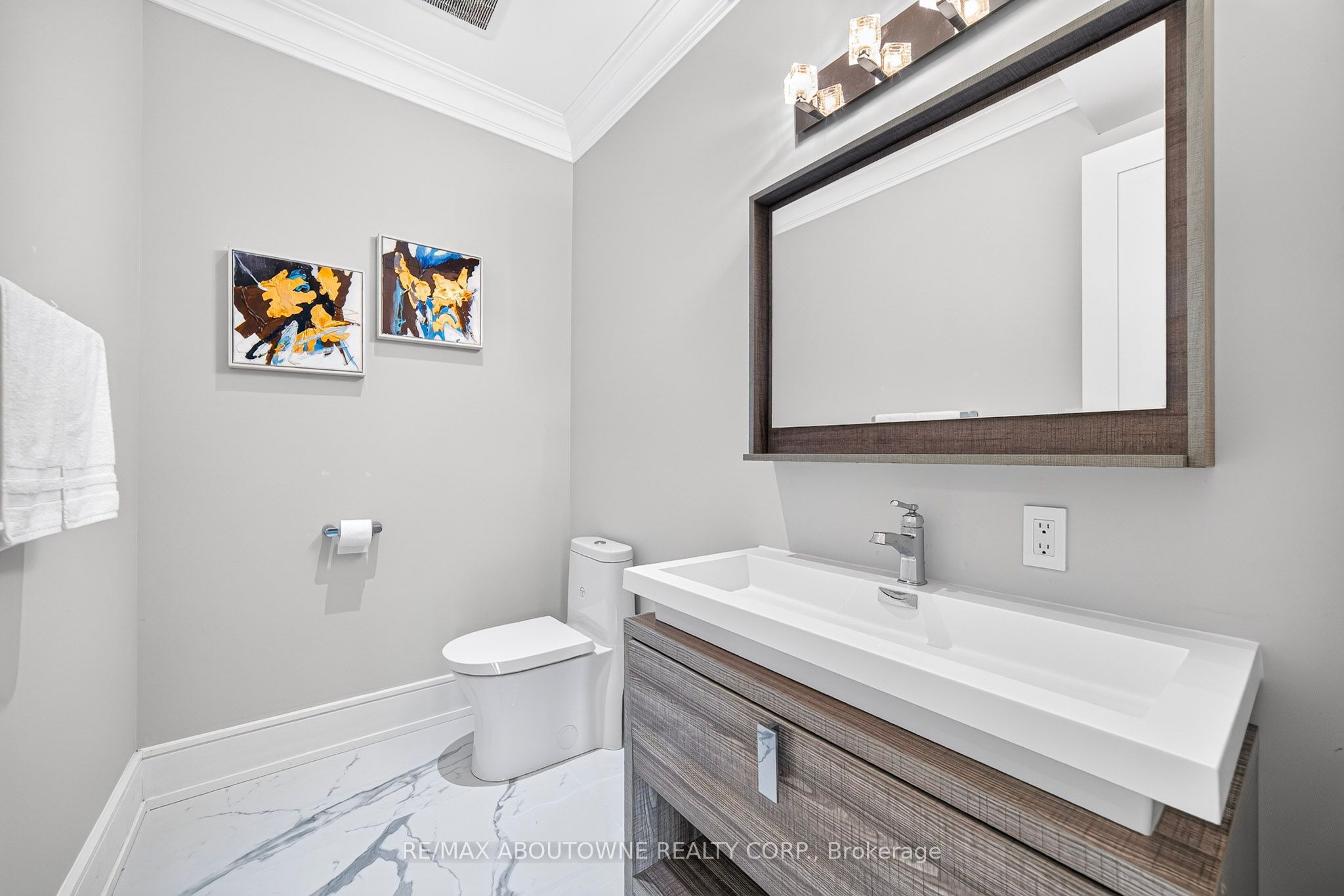 408 Seabourne Drive, Oakville ‣ W14122148 408 Seabourne Drive, Oakville ‣ W14122148
