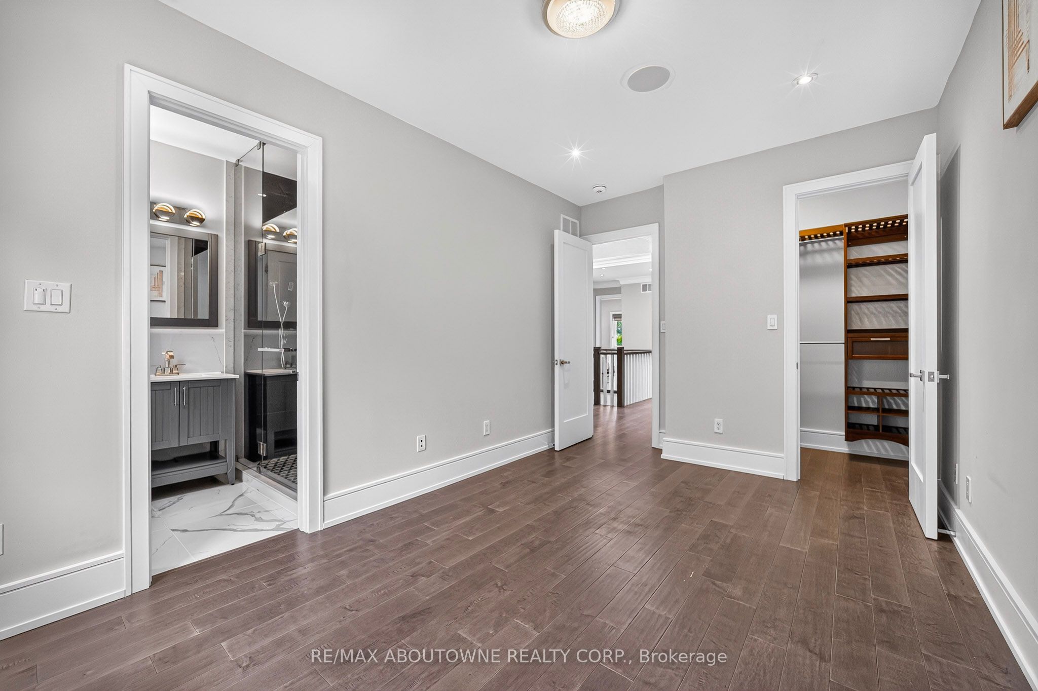 408 Seabourne Drive, Oakville ‣ W14122148 408 Seabourne Drive, Oakville ‣ W14122148