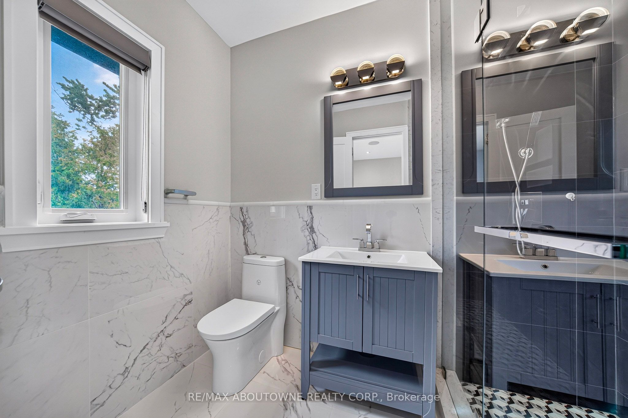 408 Seabourne Drive, Oakville ‣ W14122148 408 Seabourne Drive, Oakville ‣ W14122148