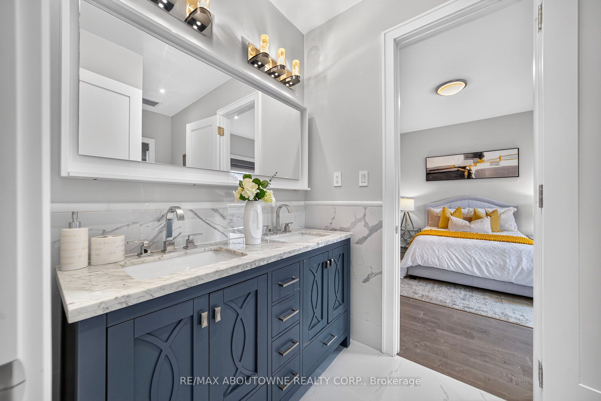 408 Seabourne Drive, Oakville ‣ W14122148 408 Seabourne Drive, Oakville ‣ W14122148