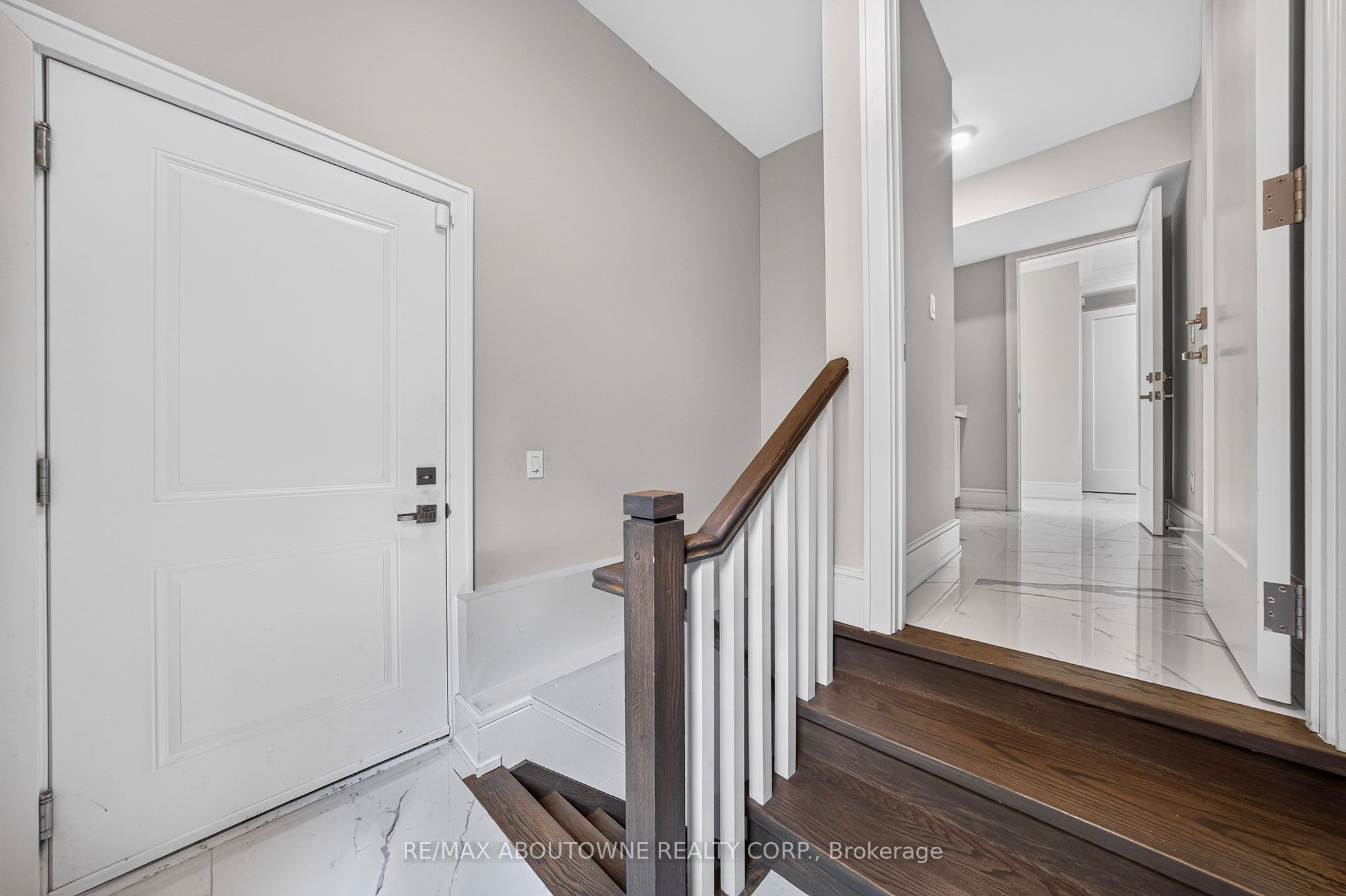408 Seabourne Drive, Oakville ‣ W14122148 408 Seabourne Drive, Oakville ‣ W14122148