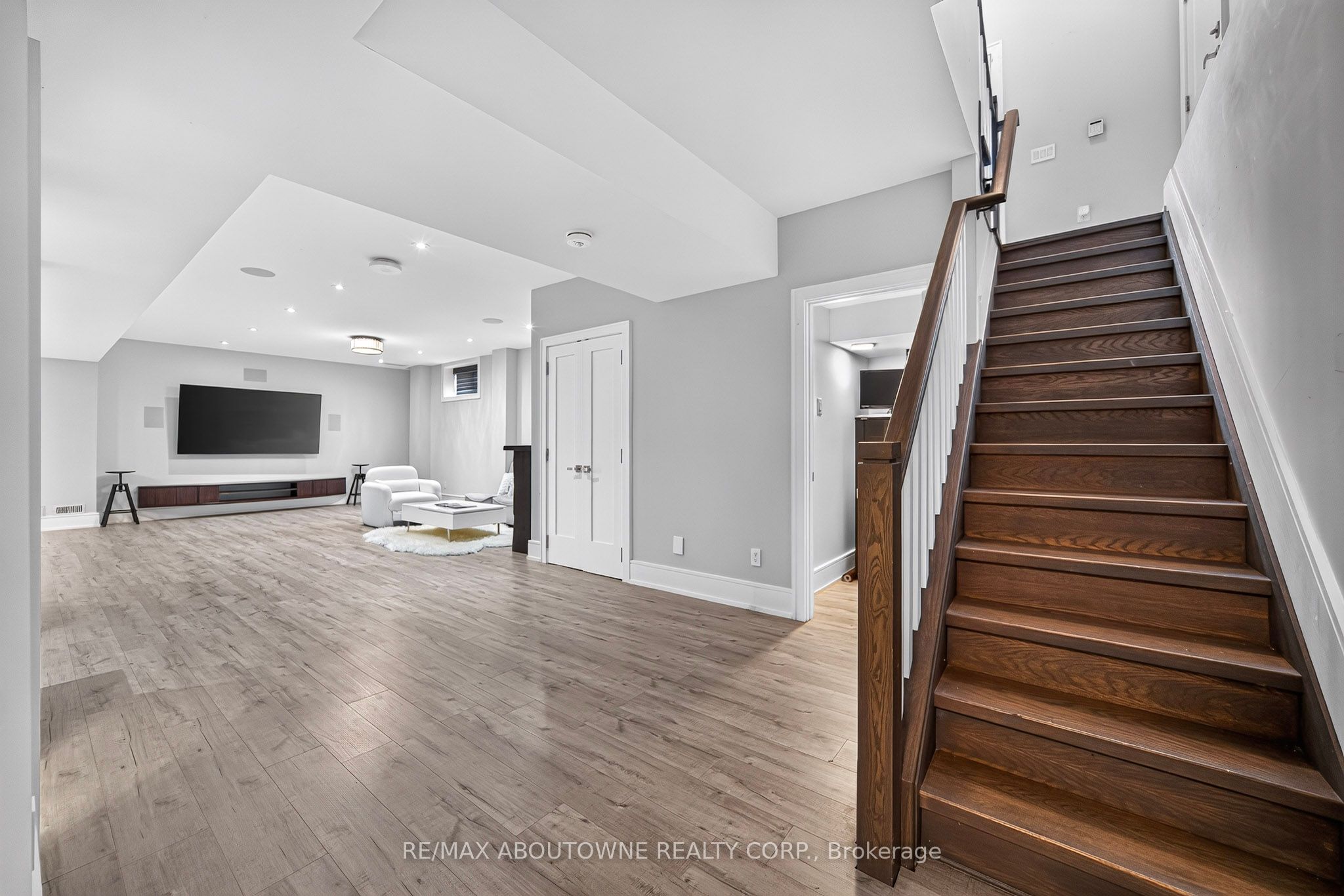 408 Seabourne Drive, Oakville ‣ W14122148 408 Seabourne Drive, Oakville ‣ W14122148