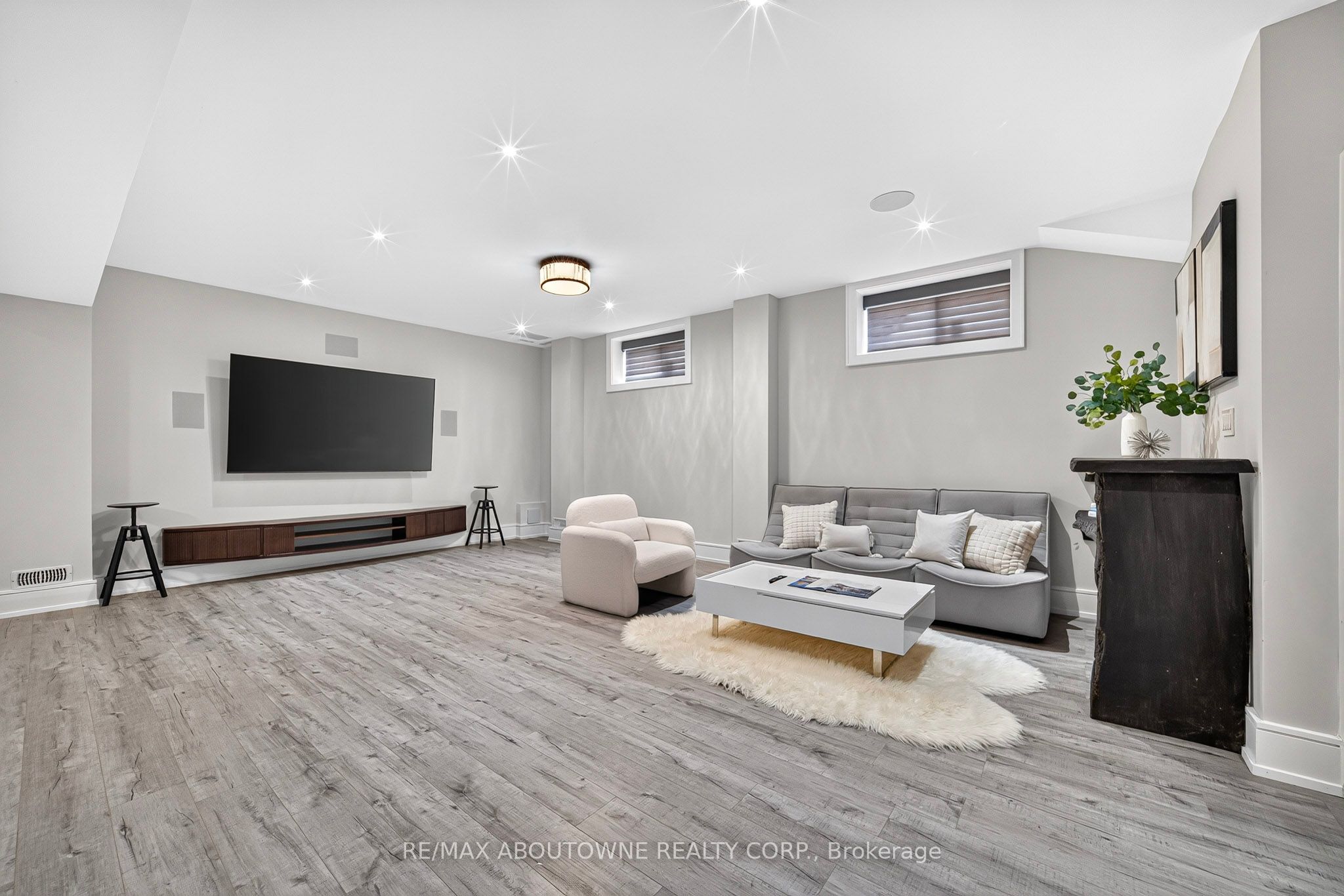 408 Seabourne Drive, Oakville ‣ W14122148 408 Seabourne Drive, Oakville ‣ W14122148