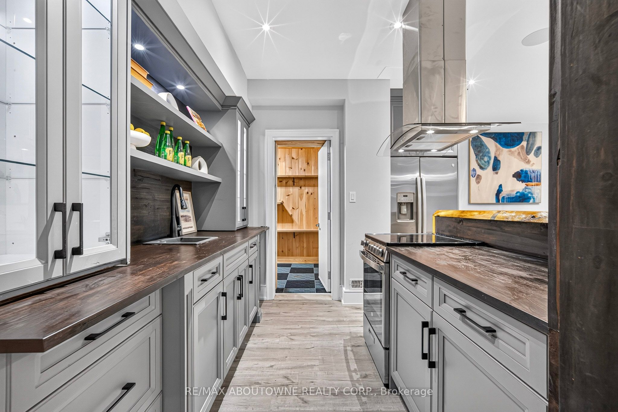 408 Seabourne Drive, Oakville ‣ W14122148 408 Seabourne Drive, Oakville ‣ W14122148