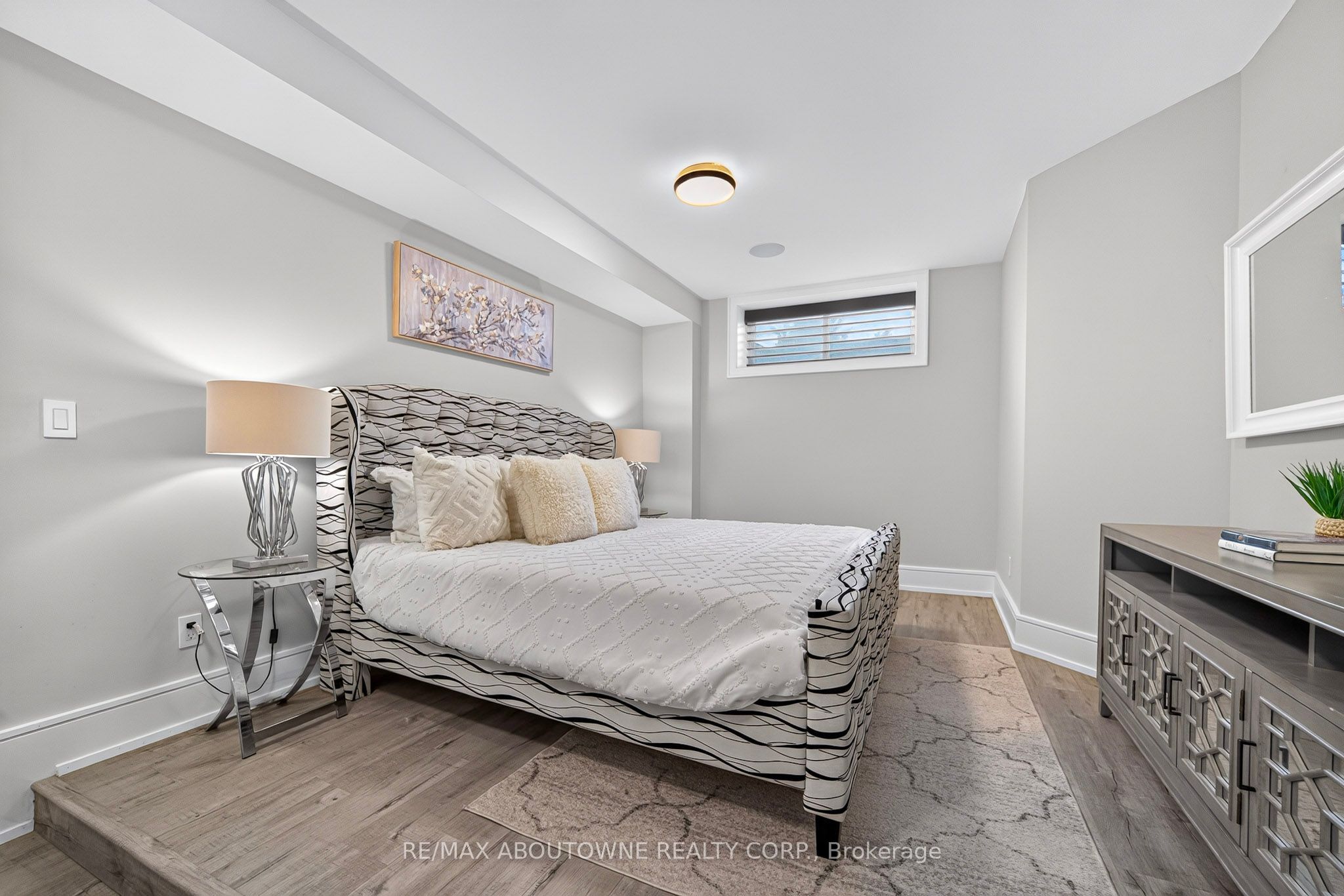 408 Seabourne Drive, Oakville ‣ W14122148 408 Seabourne Drive, Oakville ‣ W14122148