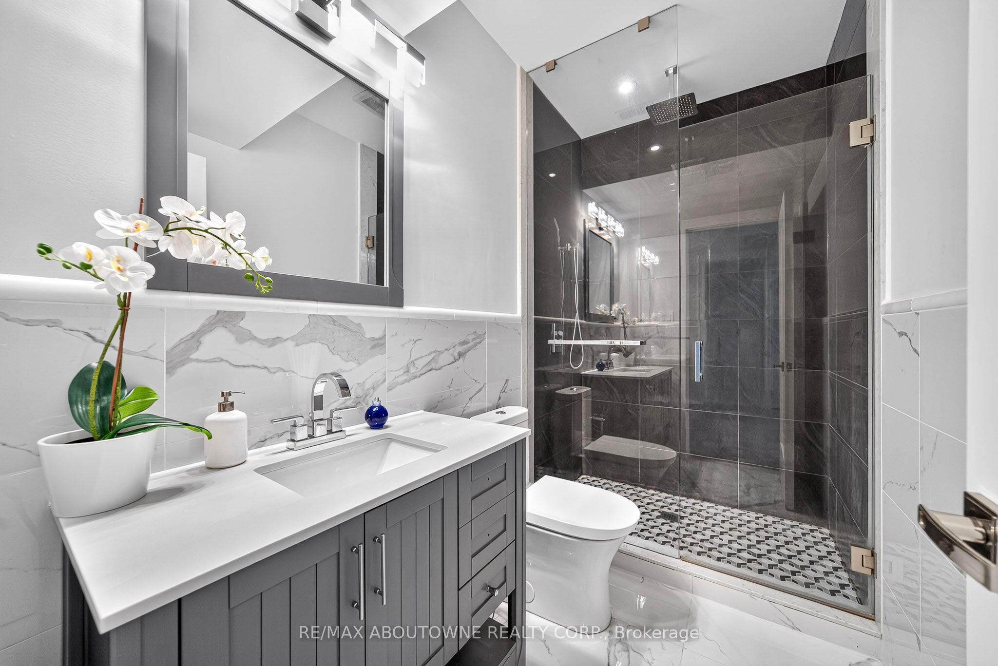 408 Seabourne Drive, Oakville ‣ W14122148 408 Seabourne Drive, Oakville ‣ W14122148