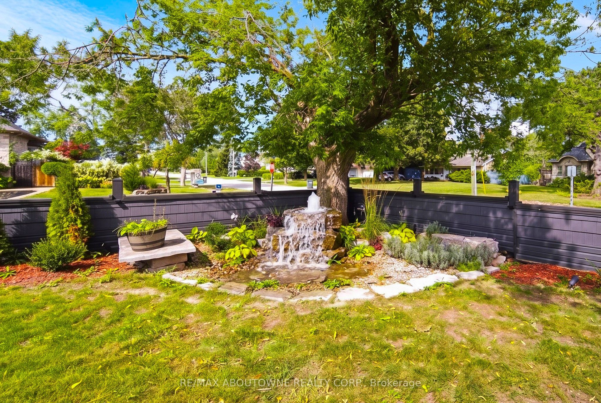 408 Seabourne Drive, Oakville ‣ W14122148 408 Seabourne Drive, Oakville ‣ W14122148