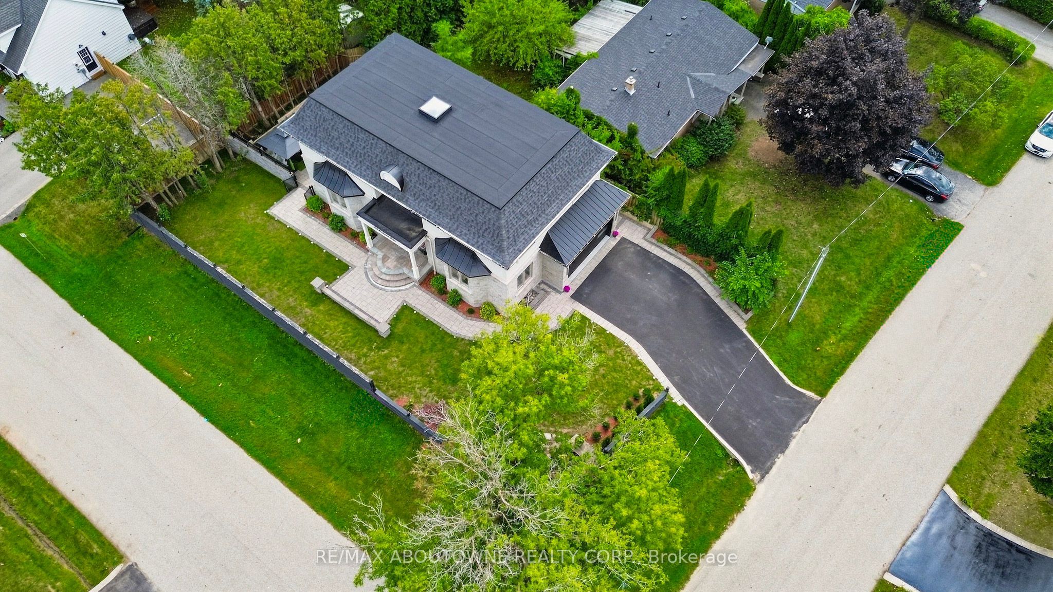 408 Seabourne Drive, Oakville ‣ W14122148 408 Seabourne Drive, Oakville ‣ W14122148