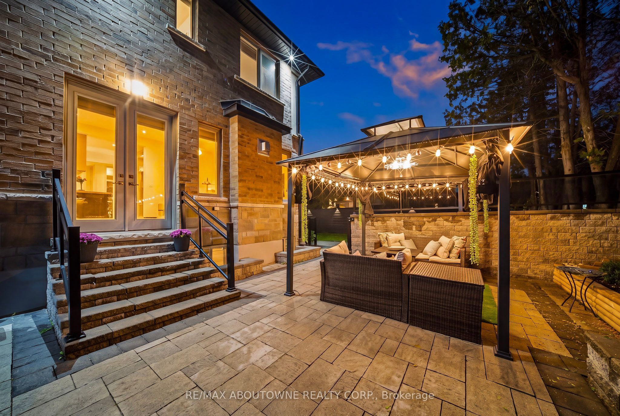 408 Seabourne Drive, Oakville ‣ W14122148 408 Seabourne Drive, Oakville ‣ W14122148