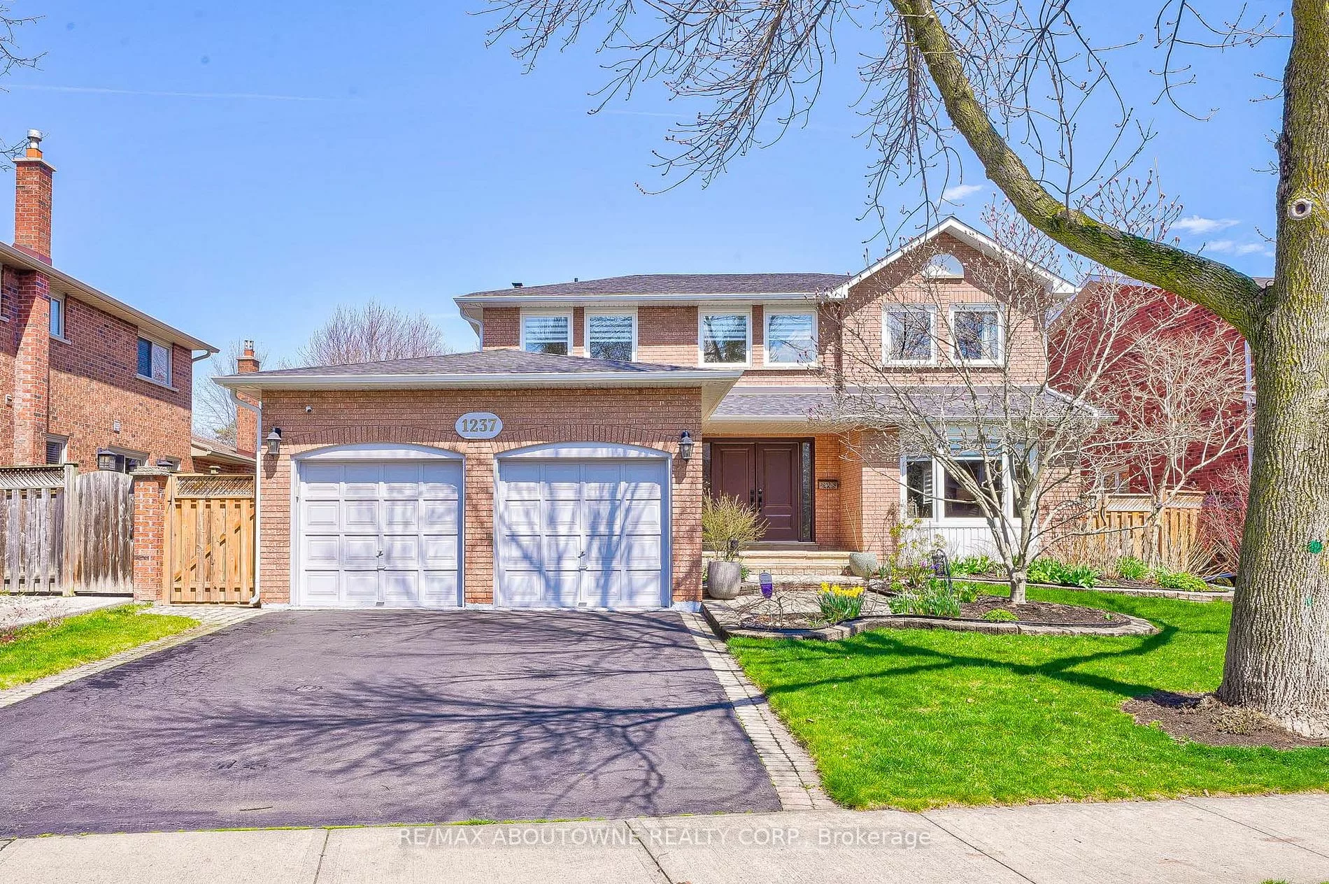 1237 Old Colony Rd, Oakville ‣ W8233414